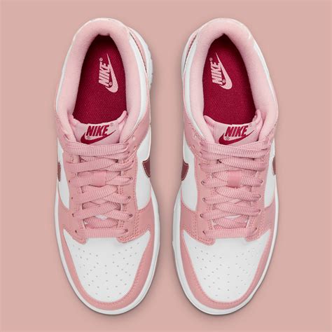 pink Nike dunk women